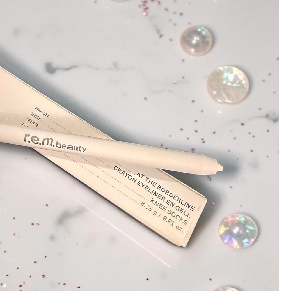 r.e.m beauty - At The Borderline Gel Eyeliner - Shade: Pencil Knee Socks